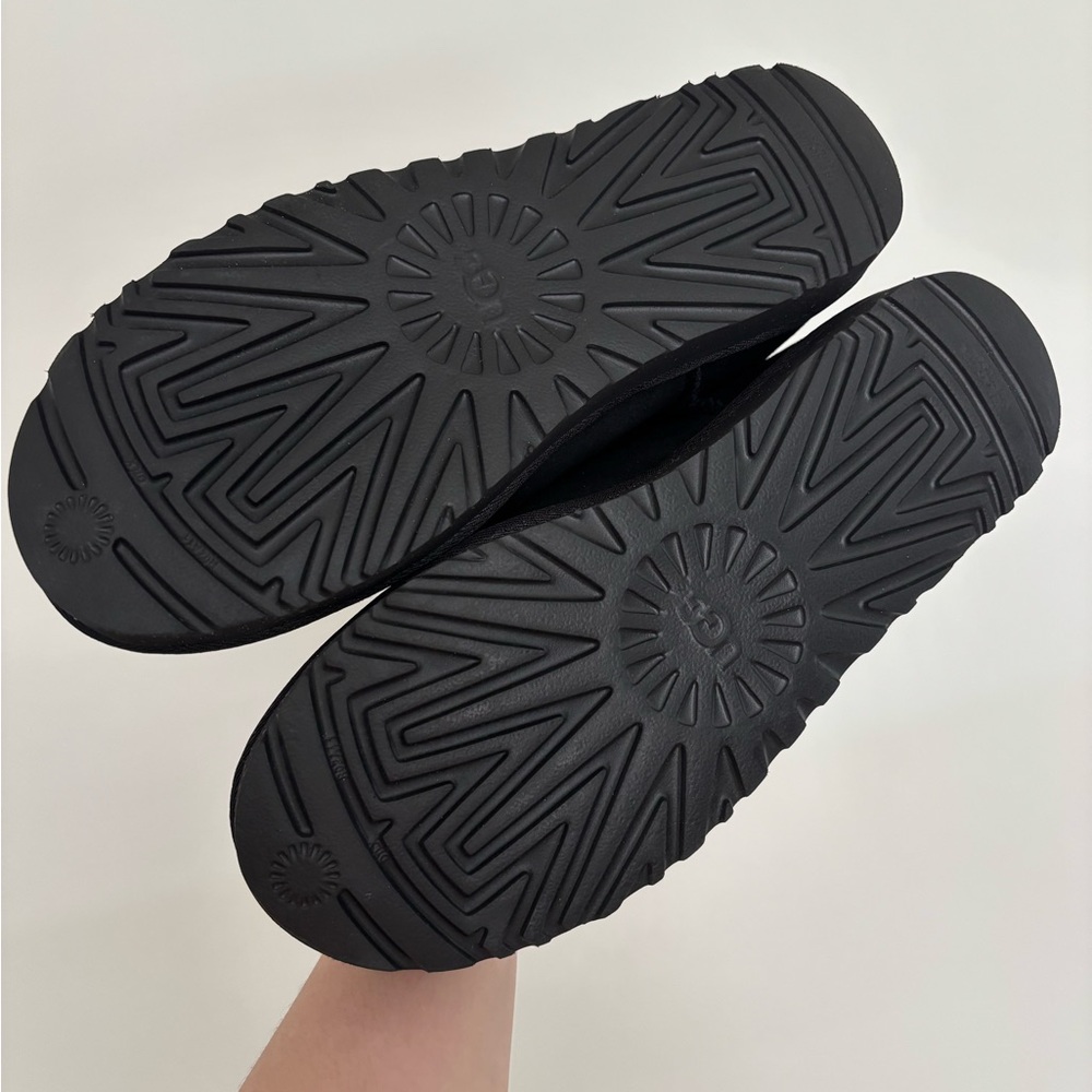 UGG Classic Short Winter Boots in Black - Picture 6 of 8